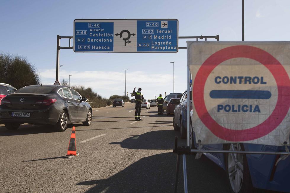 Controles policiales y cierre del comercio en Aragón a las 18.00 por las nuevas restricciones.