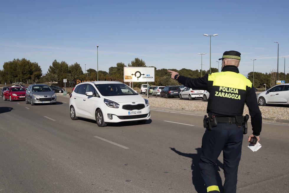 Controles policiales y cierre del comercio en Aragón a las 18.00 por las nuevas restricciones.