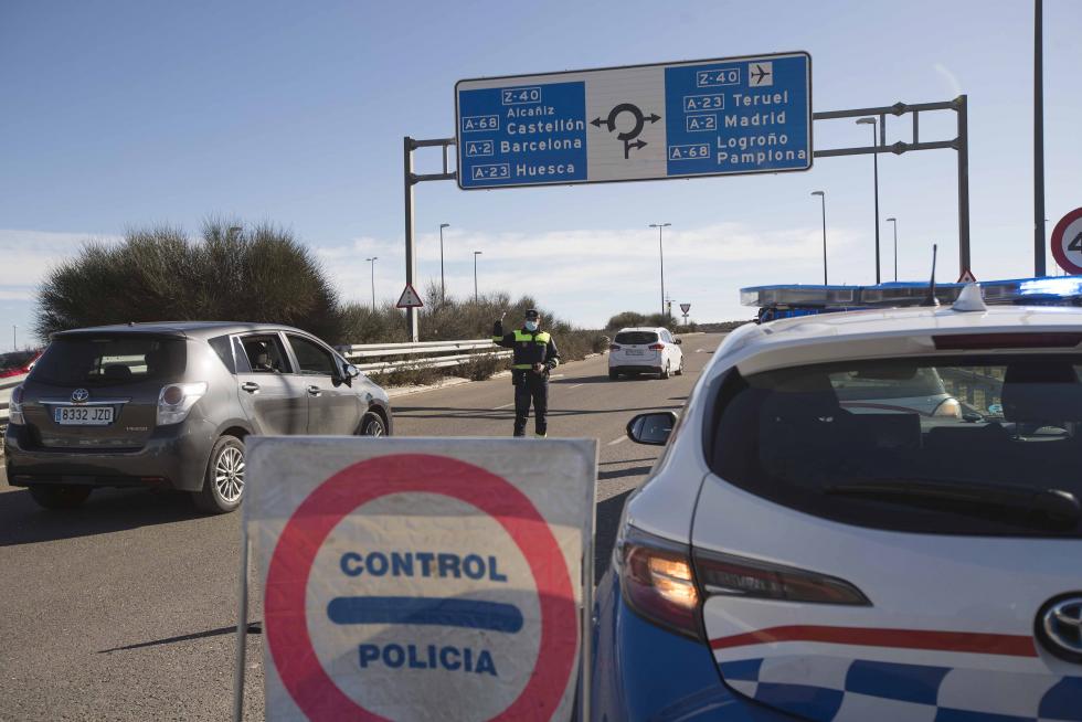 Controles policiales y cierre del comercio en Aragón a las 18.00 por las nuevas restricciones.