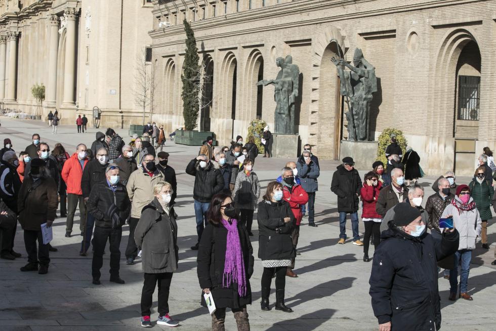 Concentración de pensionistas este lunes en la plaza del Pilar de Zaragoza.