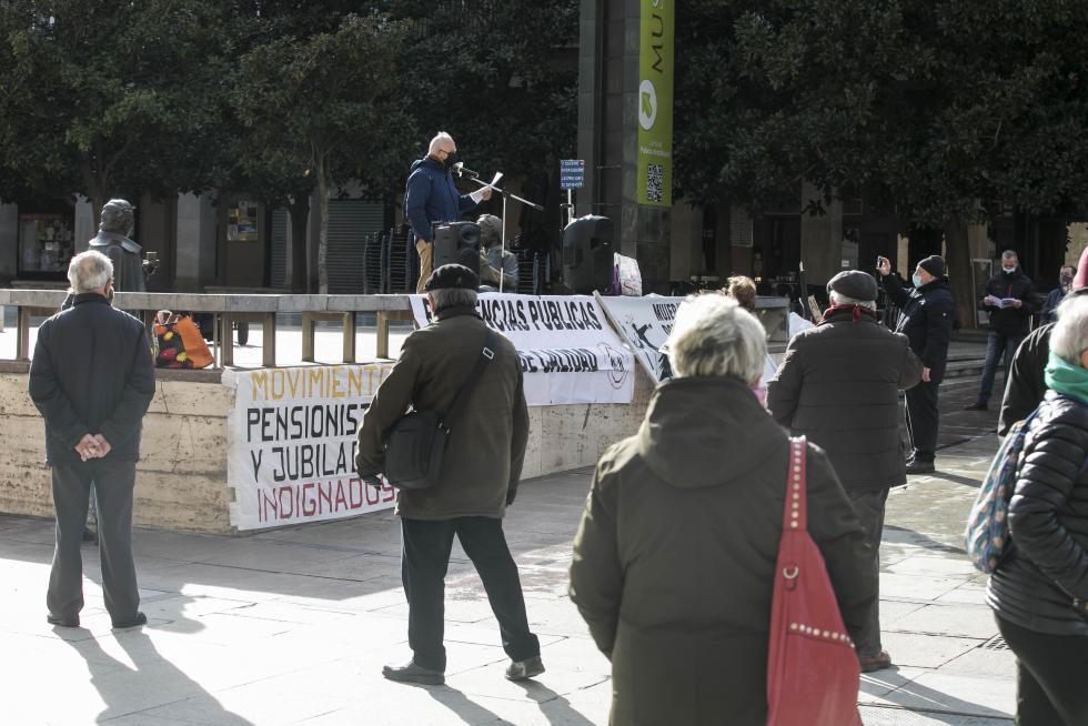 Concentración de pensionistas este lunes en la plaza del Pilar de Zaragoza.