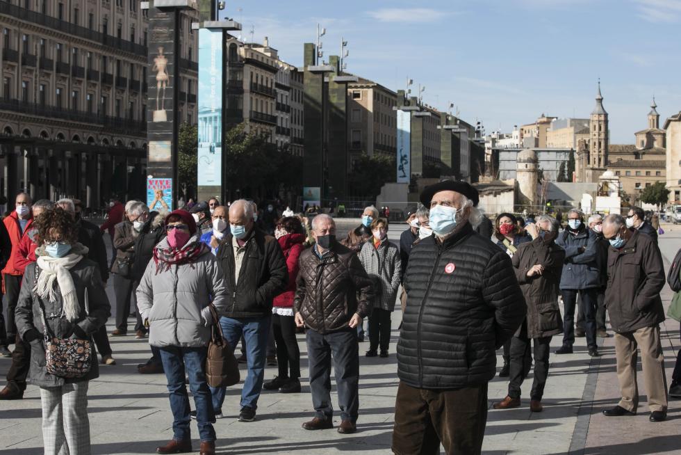 Concentración de pensionistas este lunes en la plaza del Pilar de Zaragoza.