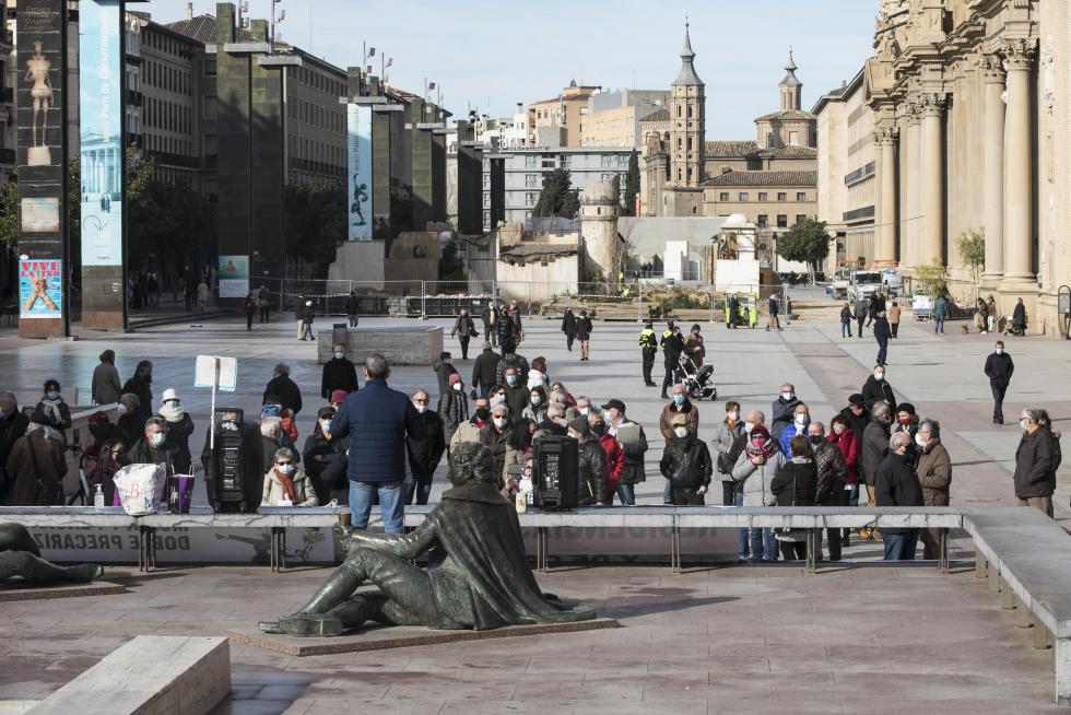 Concentración de pensionistas este lunes en la plaza del Pilar de Zaragoza.