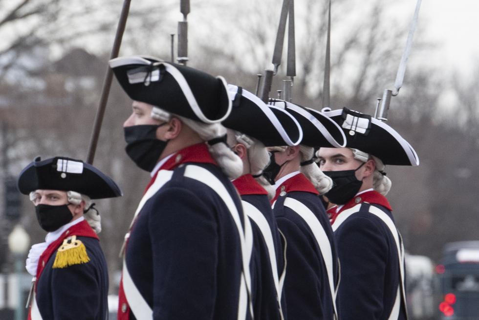 Washington (United States), 18/01/2021.- The Honor Guard arrives at the East Front of the US Capitol during the dress rehearsal for President-elect Joe Biden's Presidential Inauguration in US Capitol in Washington, DC, USA, 18 January 2021. Biden will be sworn-in as the 46th president on 20 January 2021. (Estados Unidos) EFE/EPA/ROD LAMKEY / POOL Dress Rehearsal Ahead of Biden Inauguration