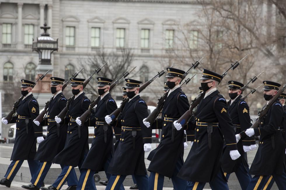 Washington (United States), 18/01/2021.- A military band passes the East Front of the US Capitol during the dress rehearsal in advance of the Inauguration of United States President-elect Joe Biden at the US Capitol in Washington, DC, USA, 18 January 2021. The Inauguration is scheduled for Wednesday, January 20, 2021. (Estados Unidos) EFE/EPA/ROD LAMKEY/ POOL Preparations ahead of Biden-Harris inaugration