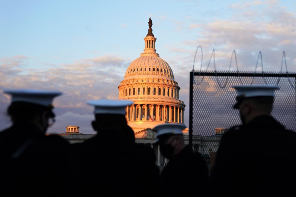 Washington (United States), 18/01/2021.- A military band passes the East Front of the US Capitol during the dress rehearsal in advance of the Inauguration of United States President-elect Joe Biden at the US Capitol in Washington, DC, USA, 18 January 2021. The Inauguration is scheduled for Wednesday, January 20, 2021. (Estados Unidos) EFE/EPA/ROD LAMKEY/ POOL Preparations ahead of Biden-Harris inaugration