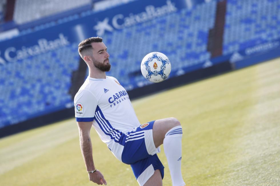 Presentación del nuevo defensa central del Real Zaragoza Mathieu Peybernes