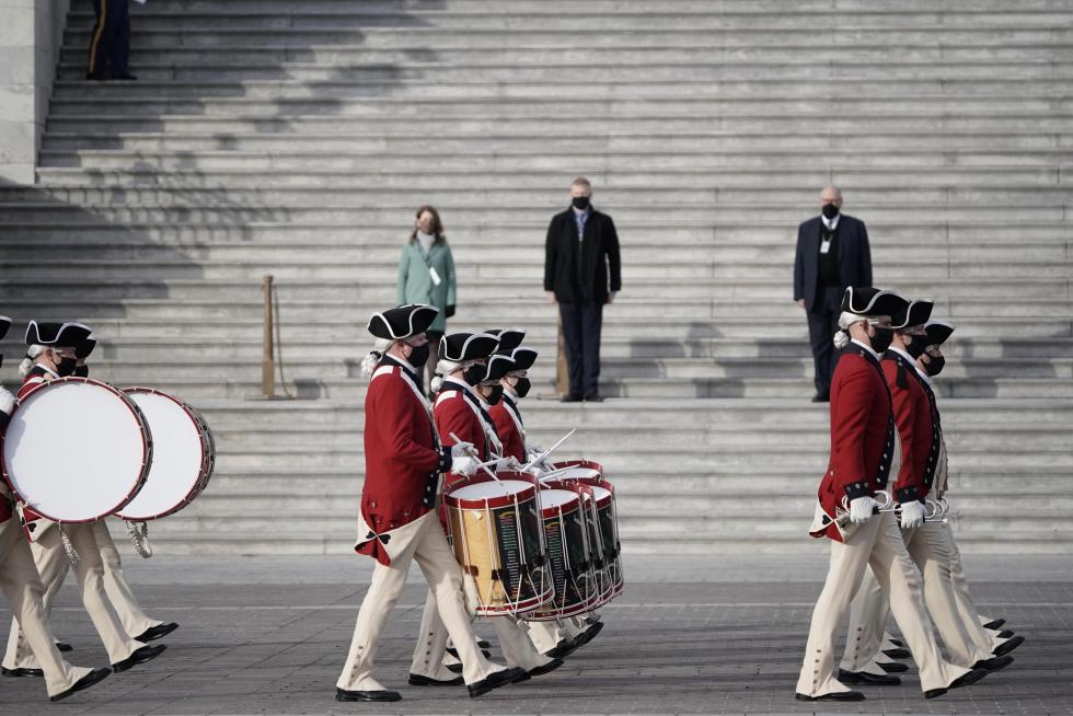 Washington (Usa), 18/01/2021.- U.S. military units march in front of the Capitol during a rehearsal for President-elect Joe Biden's Presidential Inauguration in US Capitol in Washington, DC, USA, 18 January 2021. Biden will be sworn-in as the 46th president on 20 January 2021. (Estados Unidos) EFE/EPA/J. SCOTT APPLEWHITE / POOL President-elect Biden Inauguration rehearsal