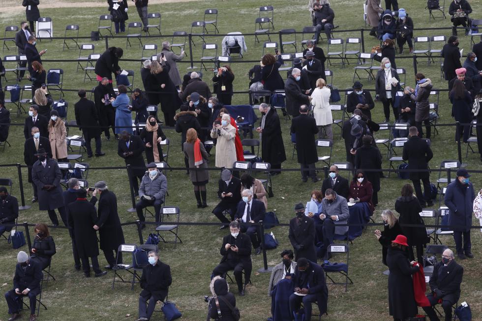 Washington (United States), 20/01/2021.- Members of the U.S. Army Band 'Pershing's Own' look on ahead of the inauguration of Joe Biden as US President in Washington, DC, USA, 20 January 2021. Biden won the 03 November 2020 election to become the 46th President of the United States of America. (Estados Unidos) EFE/EPA/TASOS KATOPODIS / POOL US Presidential inauguration