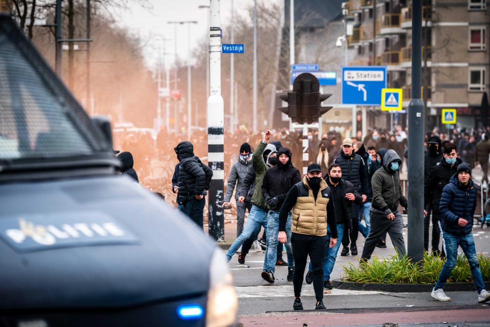 Police clashes with anti-lockdown protesters