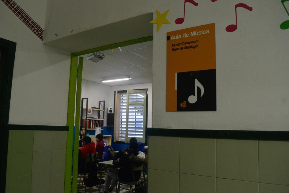El IES Ramón y Caja de Huesca ha tenido que habilitar aulas en sitios de lo más insospechados ante la falta de espacio.