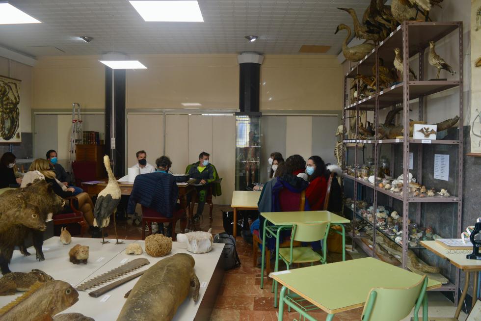 El IES Ramón y Caja de Huesca ha tenido que habilitar aulas en sitios de lo más insospechados ante la falta de espacio.