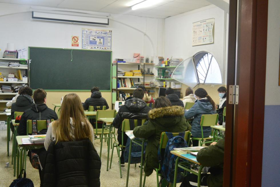 El IES Ramón y Caja de Huesca ha tenido que habilitar aulas en sitios de lo más insospechados ante la falta de espacio.