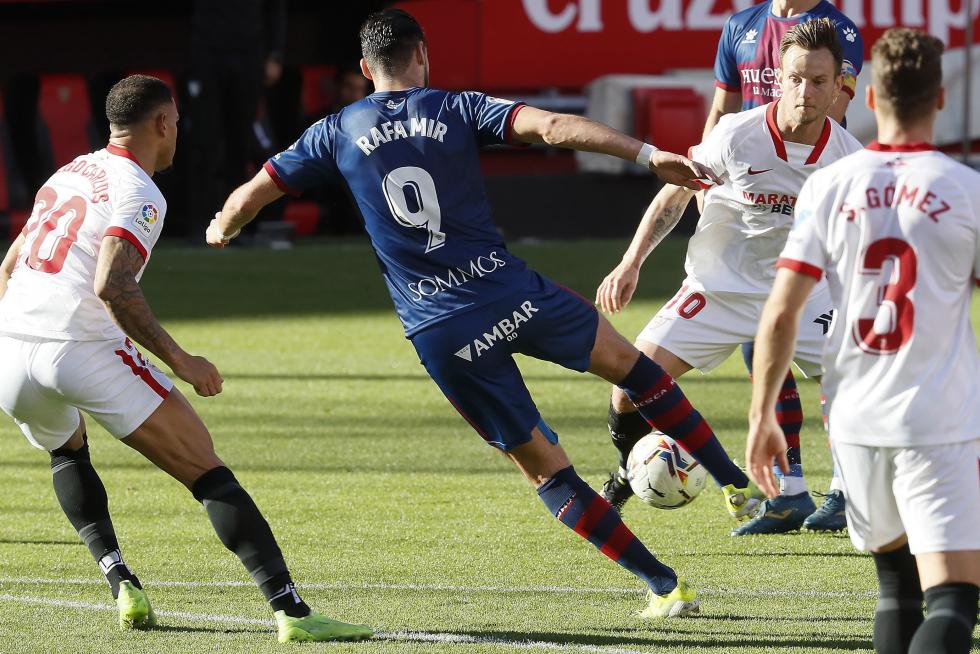 Imágenes del partido entre el Sevilla y la SD Huesca