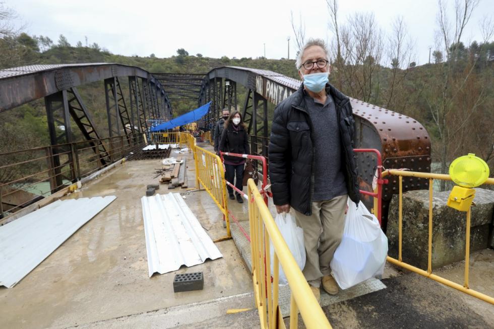 Las obras en el puente de Santa Eulalia de Gállego han obligado a cortar el tráfico.