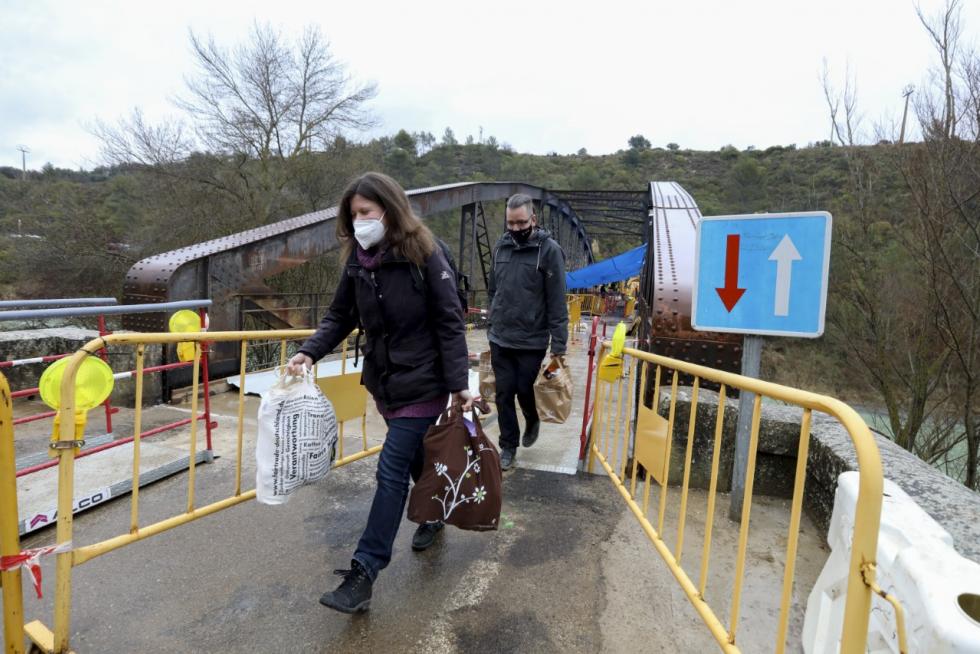 Las obras en el puente de Santa Eulalia de Gállego han obligado a cortar el tráfico.