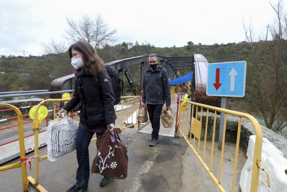 Las obras en el puente de Santa Eulalia de Gállego han obligado a cortar el tráfico.