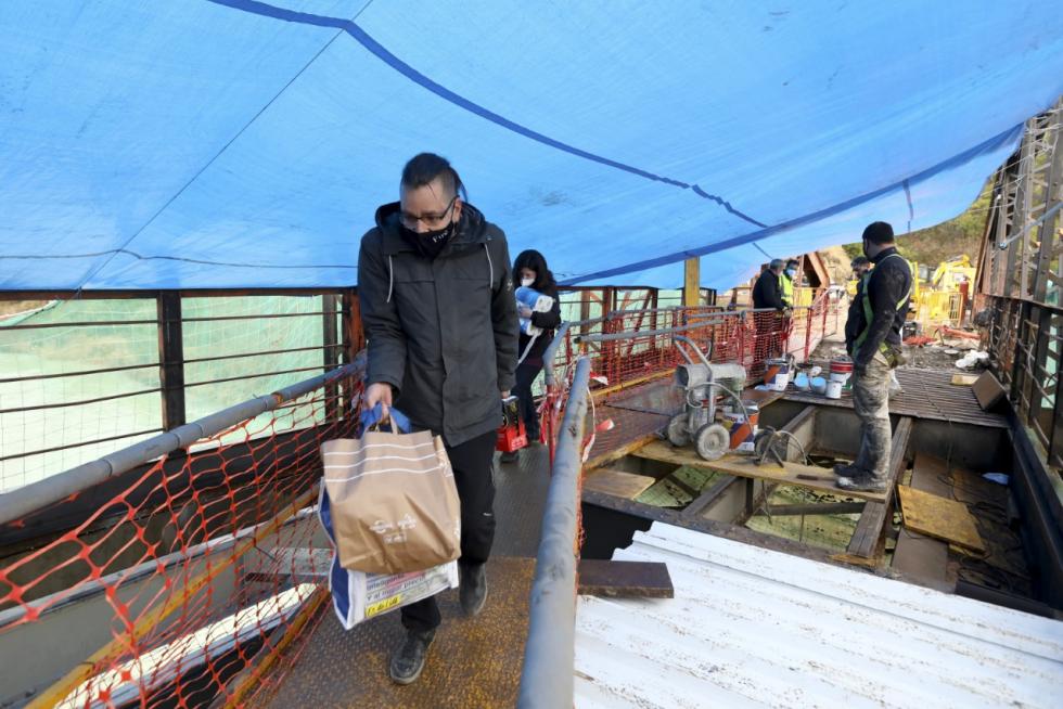 Las obras en el puente de Santa Eulalia de Gállego han obligado a cortar el tráfico.