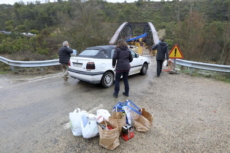 Las obras en el puente de Santa Eulalia de Gállego han obligado a cortar el tráfico.