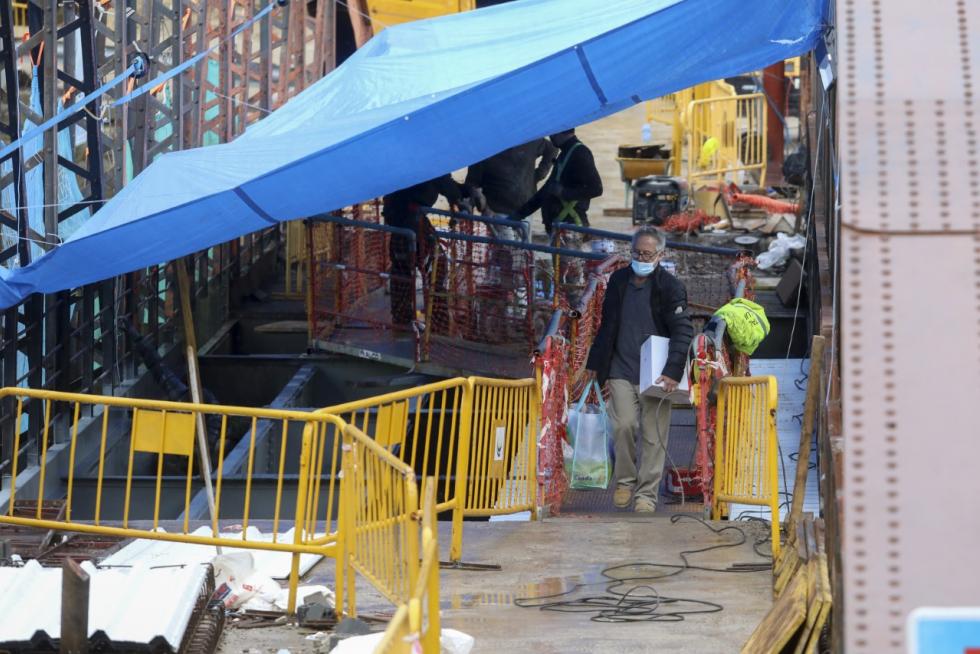 Las obras en el puente de Santa Eulalia de Gállego han obligado a cortar el tráfico.
