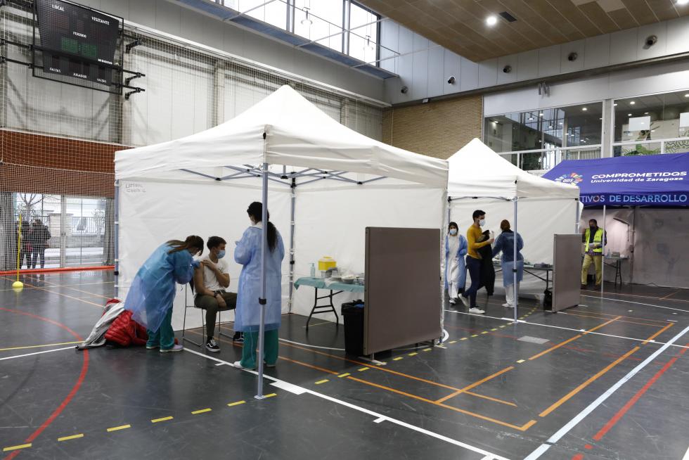 Galería de imágenes de la vacunación de estudiantes en Aragón