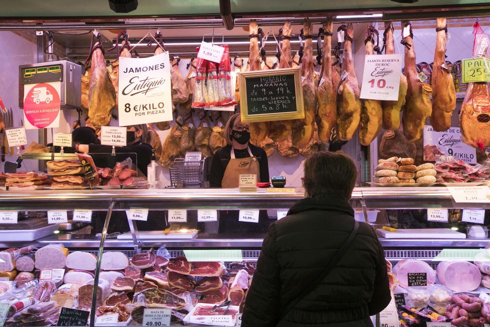 Charcutería Eutiquio en el mercado del barrio de Las Fuentes.