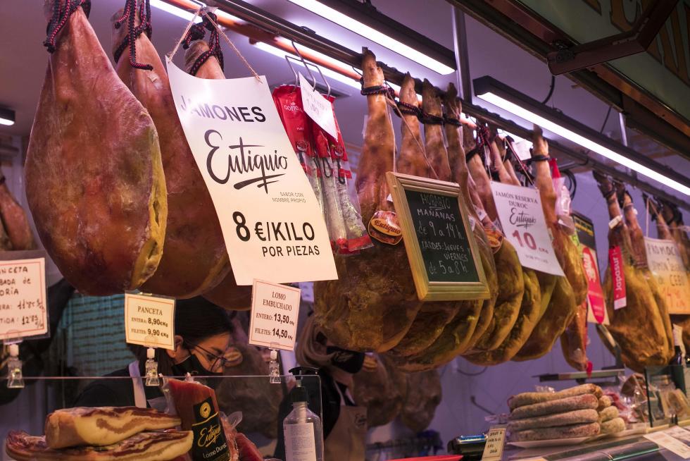 Charcutería Eutiquio en el mercado del barrio de Las Fuentes.