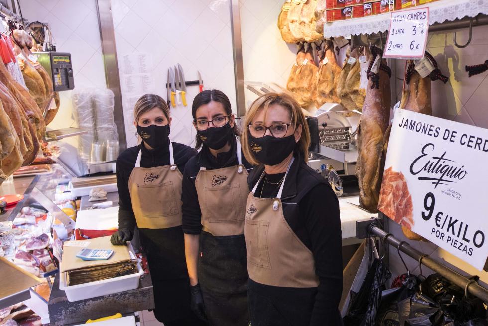 Charcutería Eutiquio en el mercado del barrio de Las Fuentes.