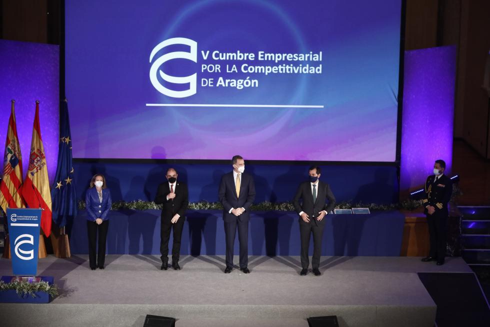 Felipe VI preside la entrega de premios de la CEOE