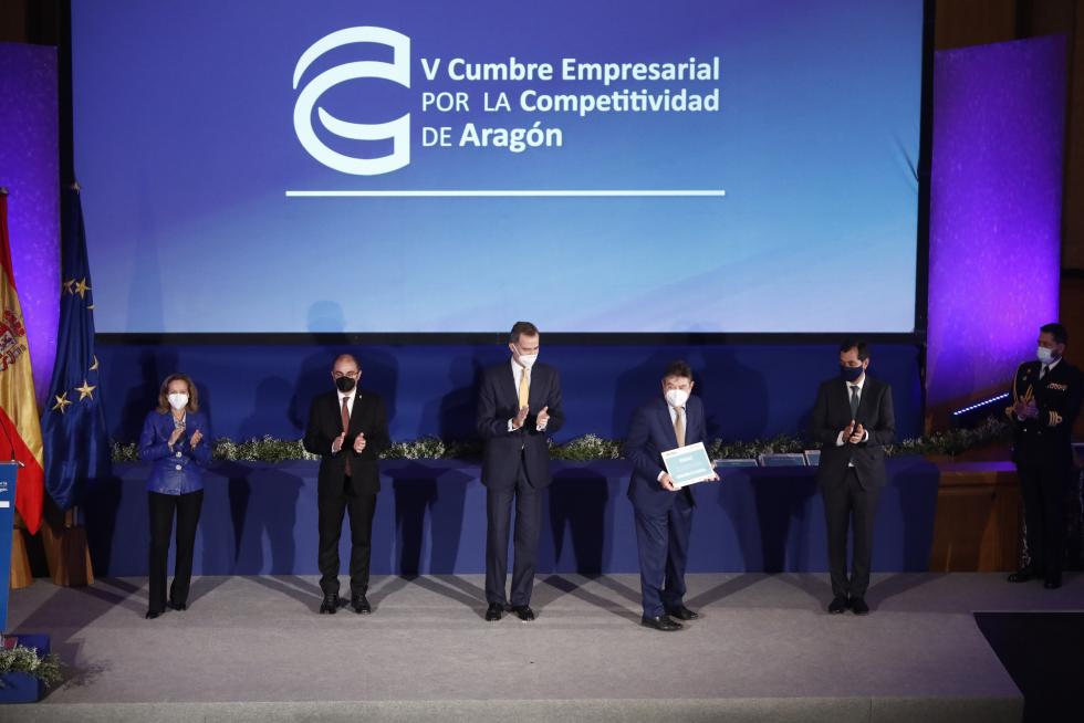 Felipe VI preside la entrega de premios de la CEOE