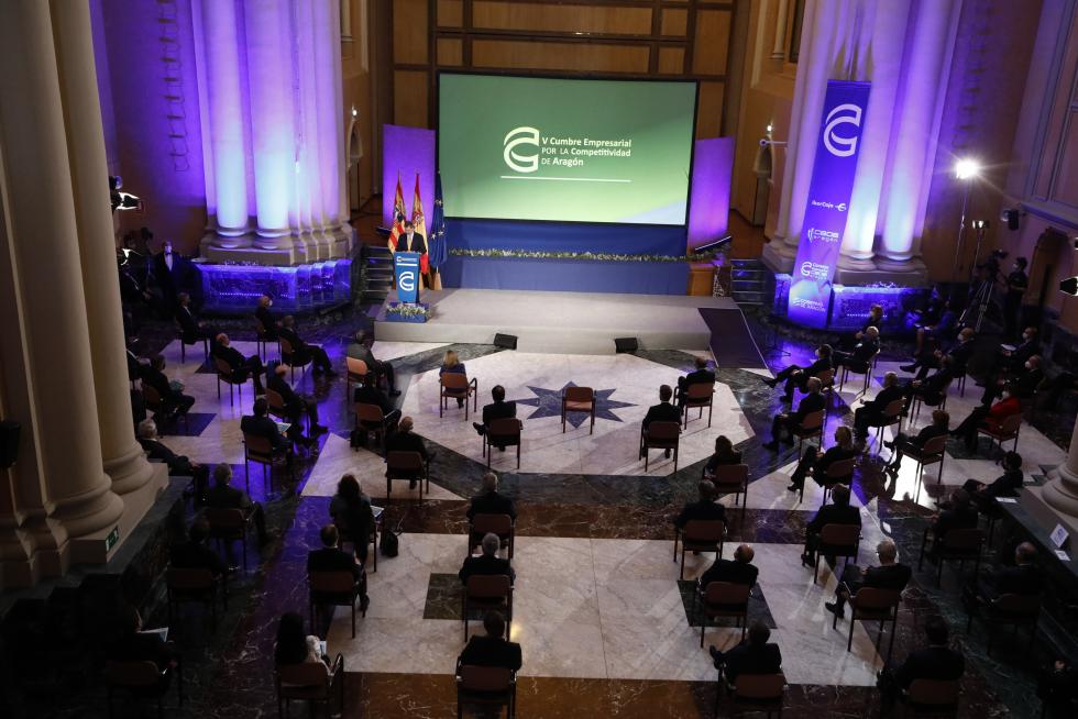 Felipe VI preside la entrega de premios de la CEOE