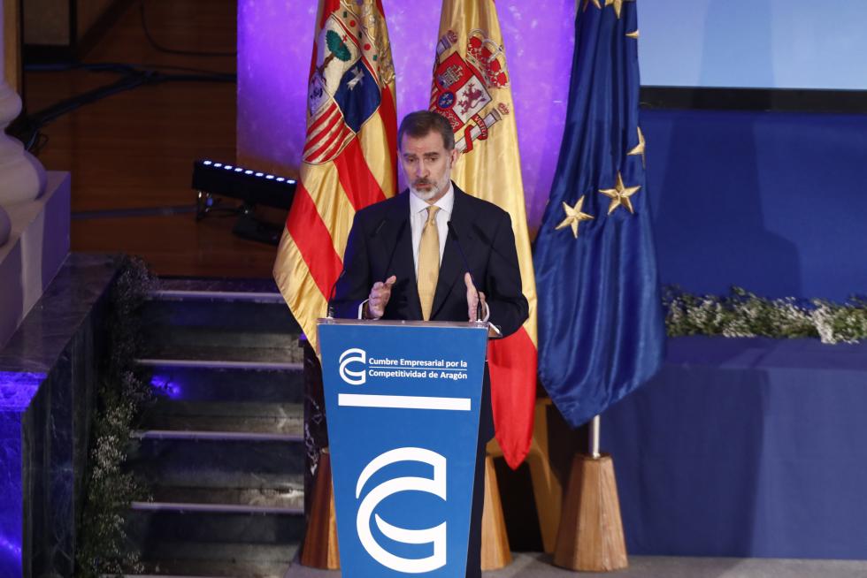 Felipe VI preside la entrega de premios de la CEOE