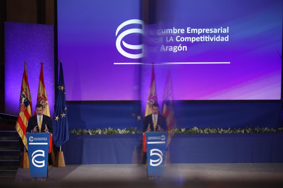 Felipe VI preside la entrega de premios de la CEOE
