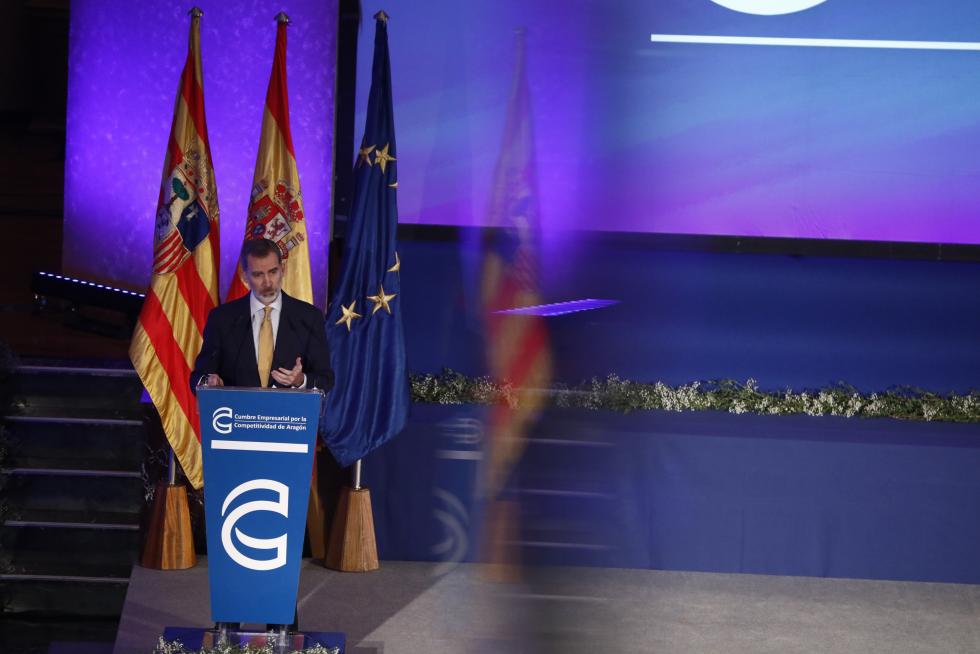 Felipe VI preside la entrega de premios de la CEOE