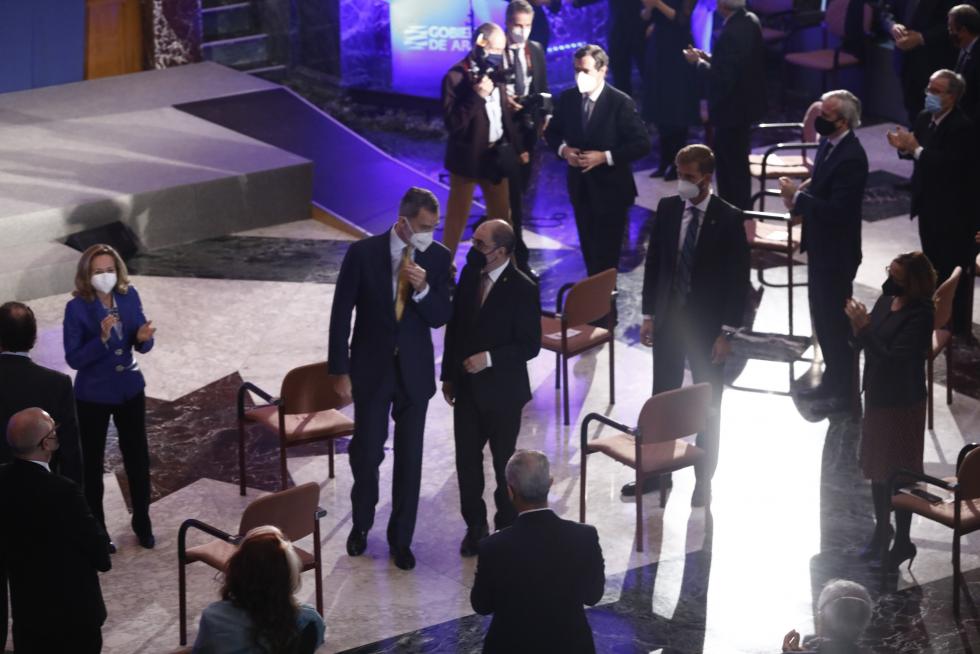 Felipe VI preside la entrega de premios de la CEOE