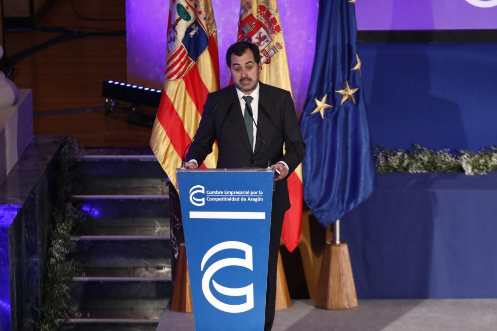 Felipe VI preside la entrega de premios de la CEOE
