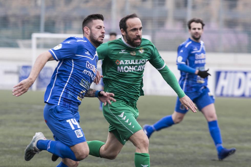 Público en el partido de fútbol entre Cuarte y Épila.
