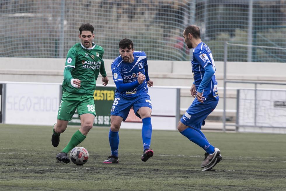 Público en el partido de fútbol entre Cuarte y Épila.