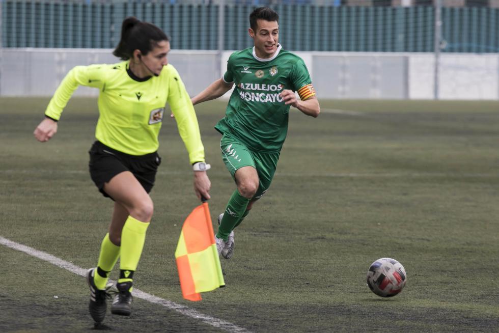 Público en el partido de fútbol entre Cuarte y Épila.