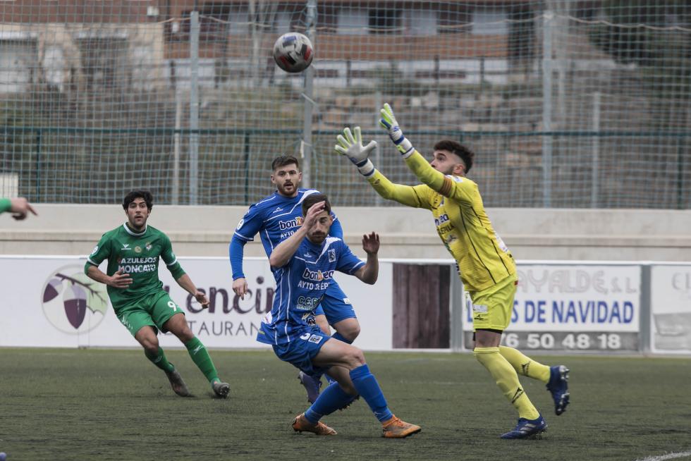 Público en el partido de fútbol entre Cuarte y Épila.