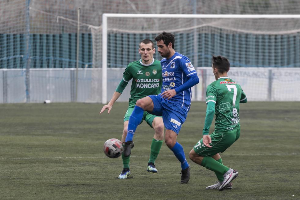 Público en el partido de fútbol entre Cuarte y Épila.
