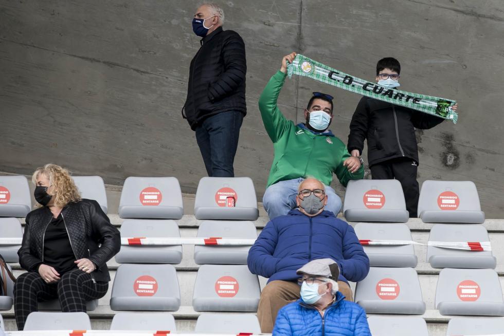 Público en el partido de fútbol entre Cuarte y Épila.