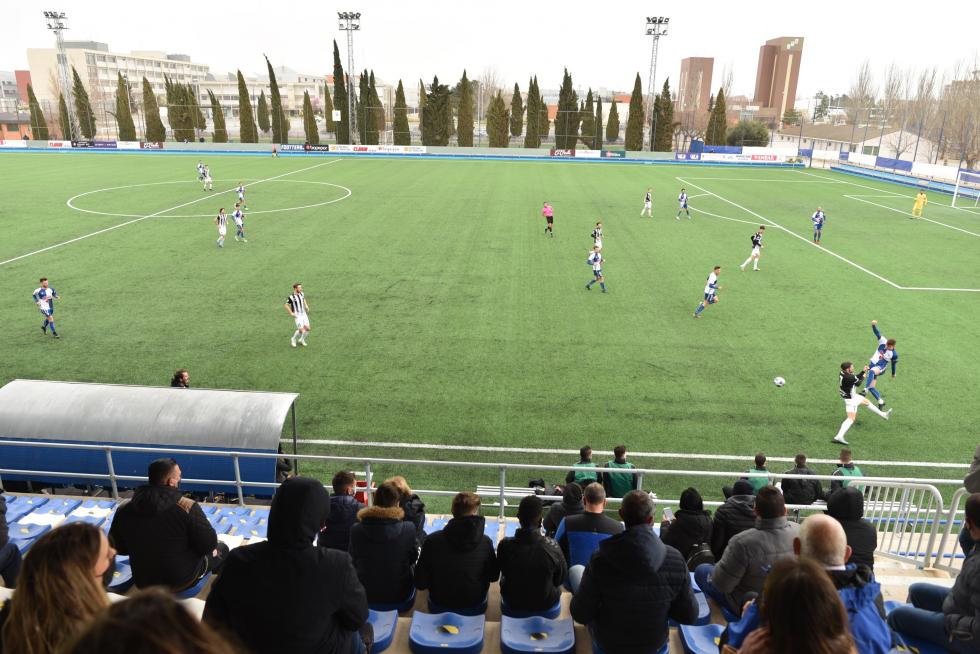 Público en el partido de fútbol entre el Ebro y Haro.