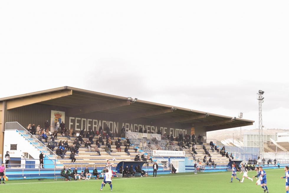 Público en el partido de fútbol entre el Ebro y Haro.