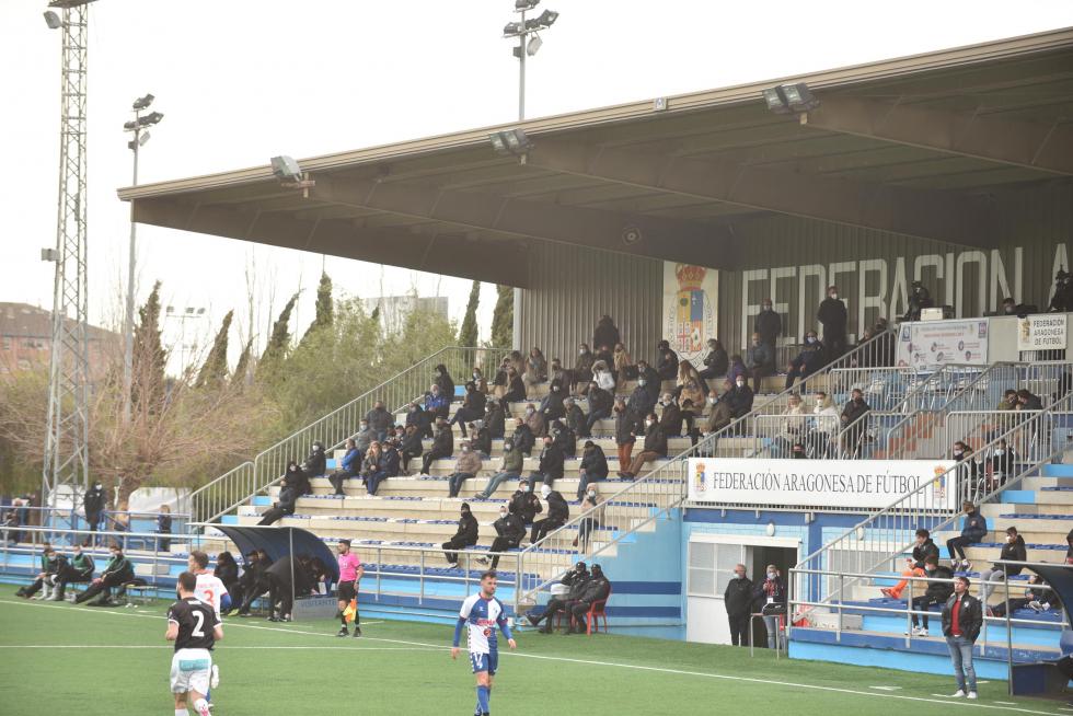 Público en el partido de fútbol entre el Ebro y Haro.