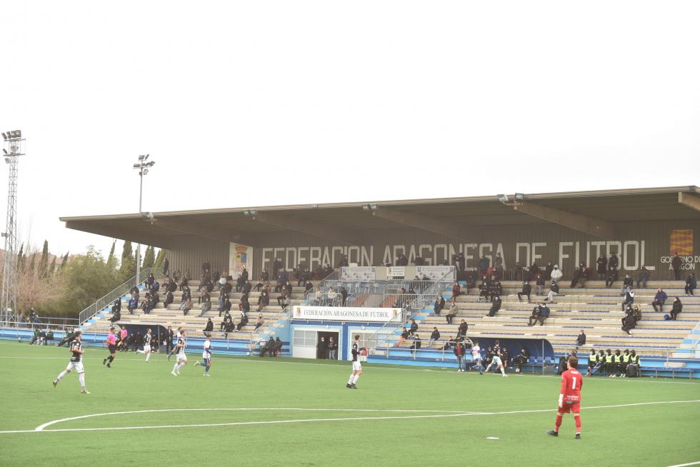 Público en el partido de fútbol entre el Ebro y Haro.