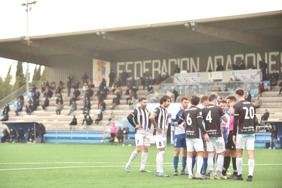 Público en el partido de fútbol entre el Ebro y Haro.