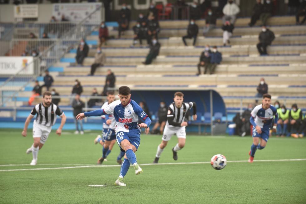 Público en el partido de fútbol entre el Ebro y Haro.