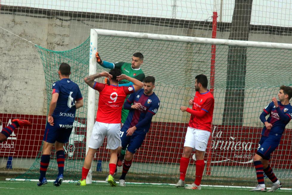 Público en el partido de Tercera División entre Huesca B y Cariñena.
