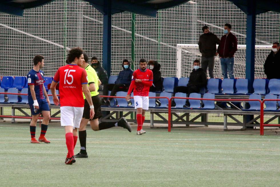 Público en el partido de Tercera División entre Huesca B y Cariñena.